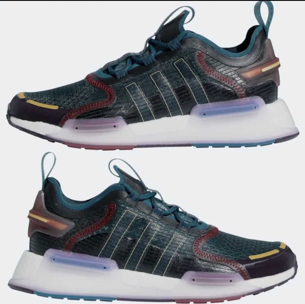 Adidas NMD V3 R1 Boost GX5784 Women Athletic Running Sneakers  US 7 Nib.
